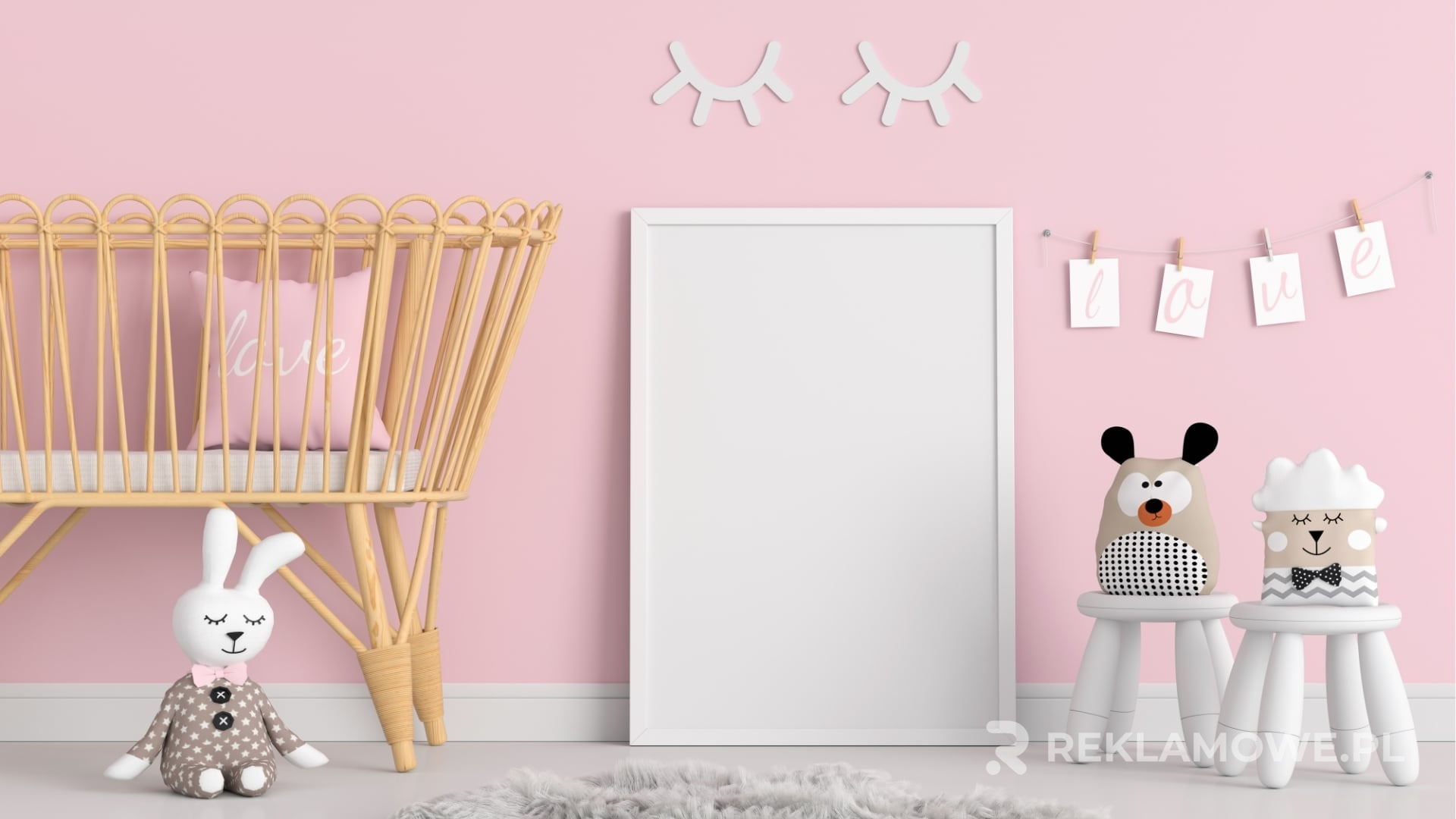 Ramka reklamowa na zewnątrz