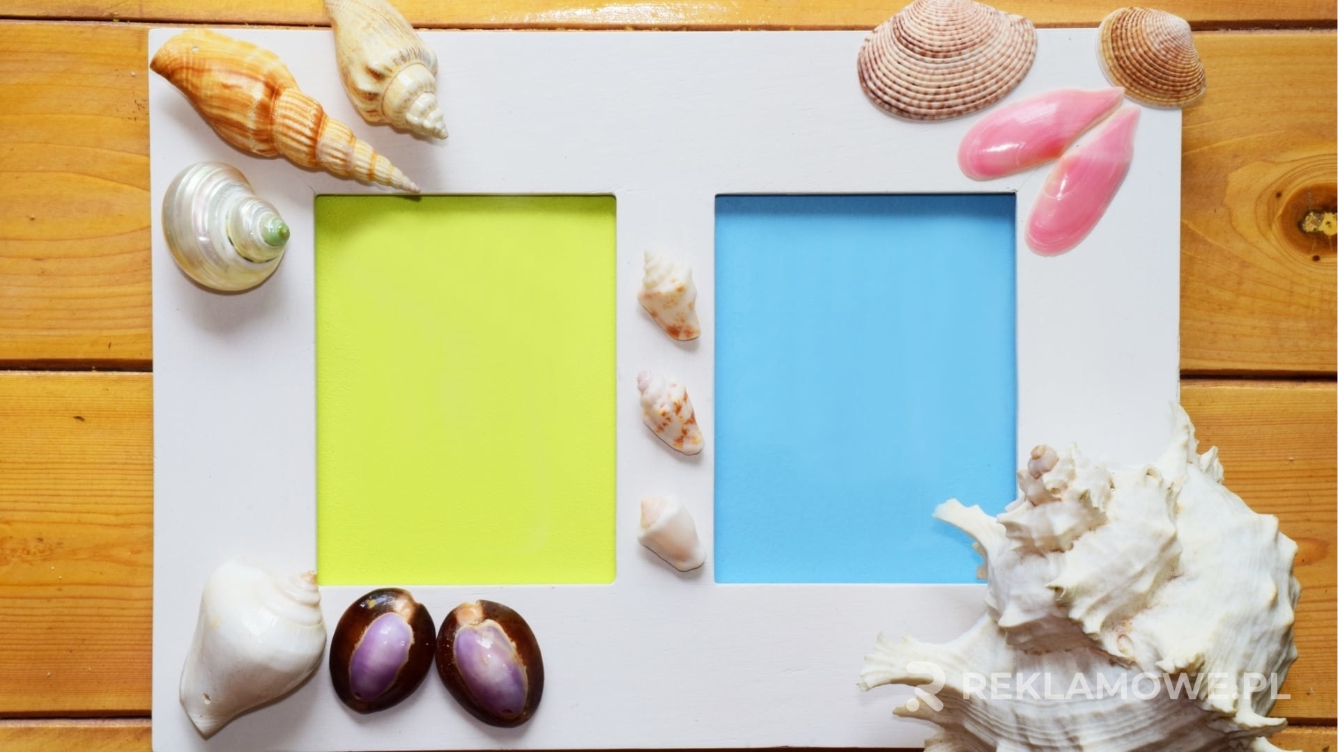 Ramki reklamowe na zewnątrz