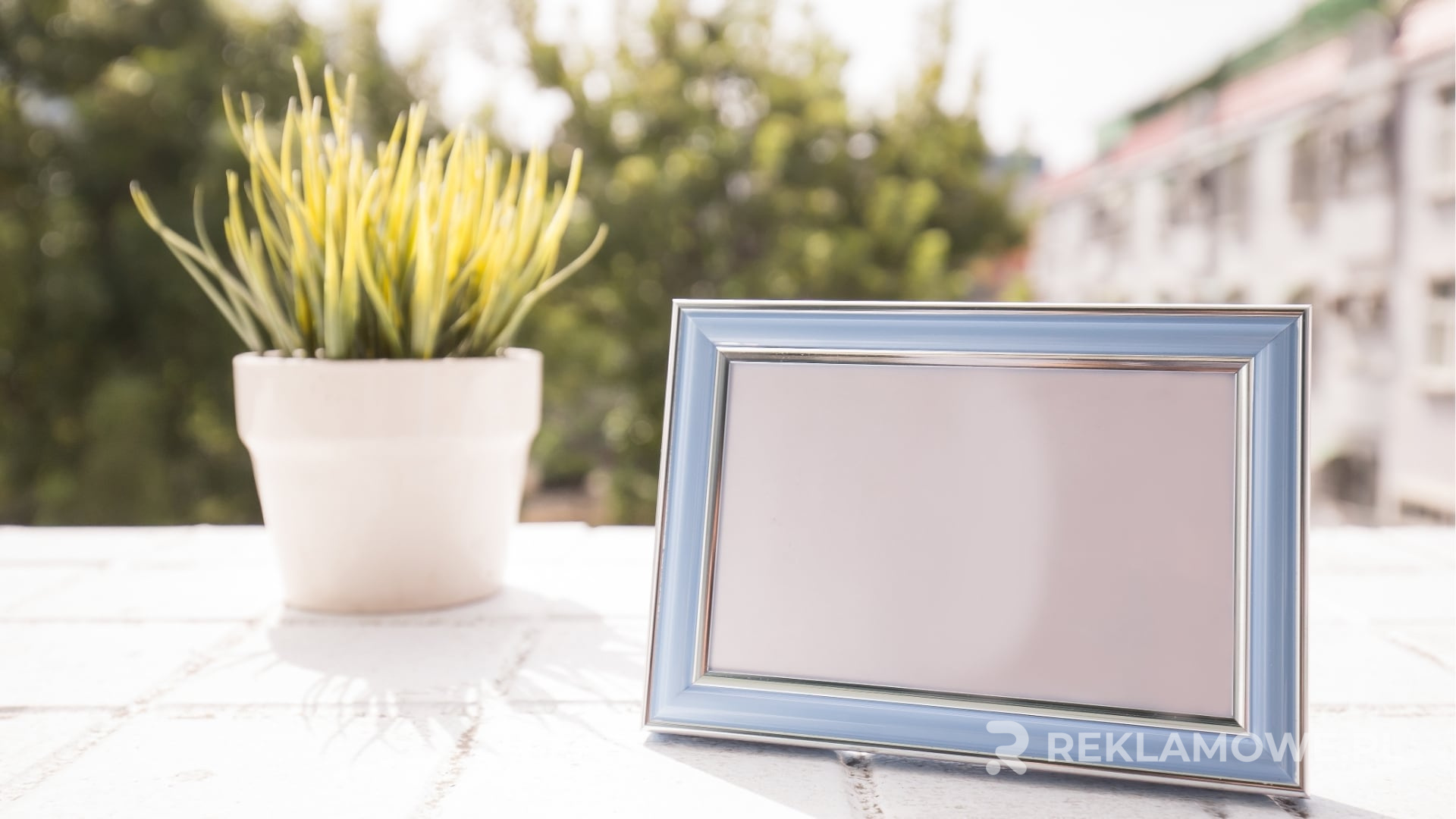 Personalizacja ramki reklamowej dla większego zainteresowania Zindywidualizowana reklama w ramce